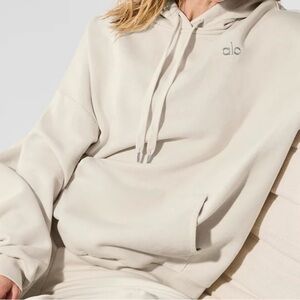 ALO Yoga Accolade Hoodie in Cream